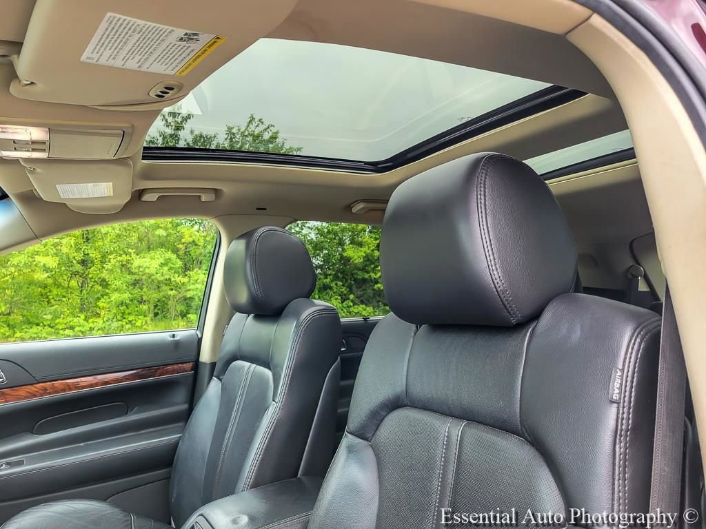 Used 2018 Lincoln MKT AWD image 10