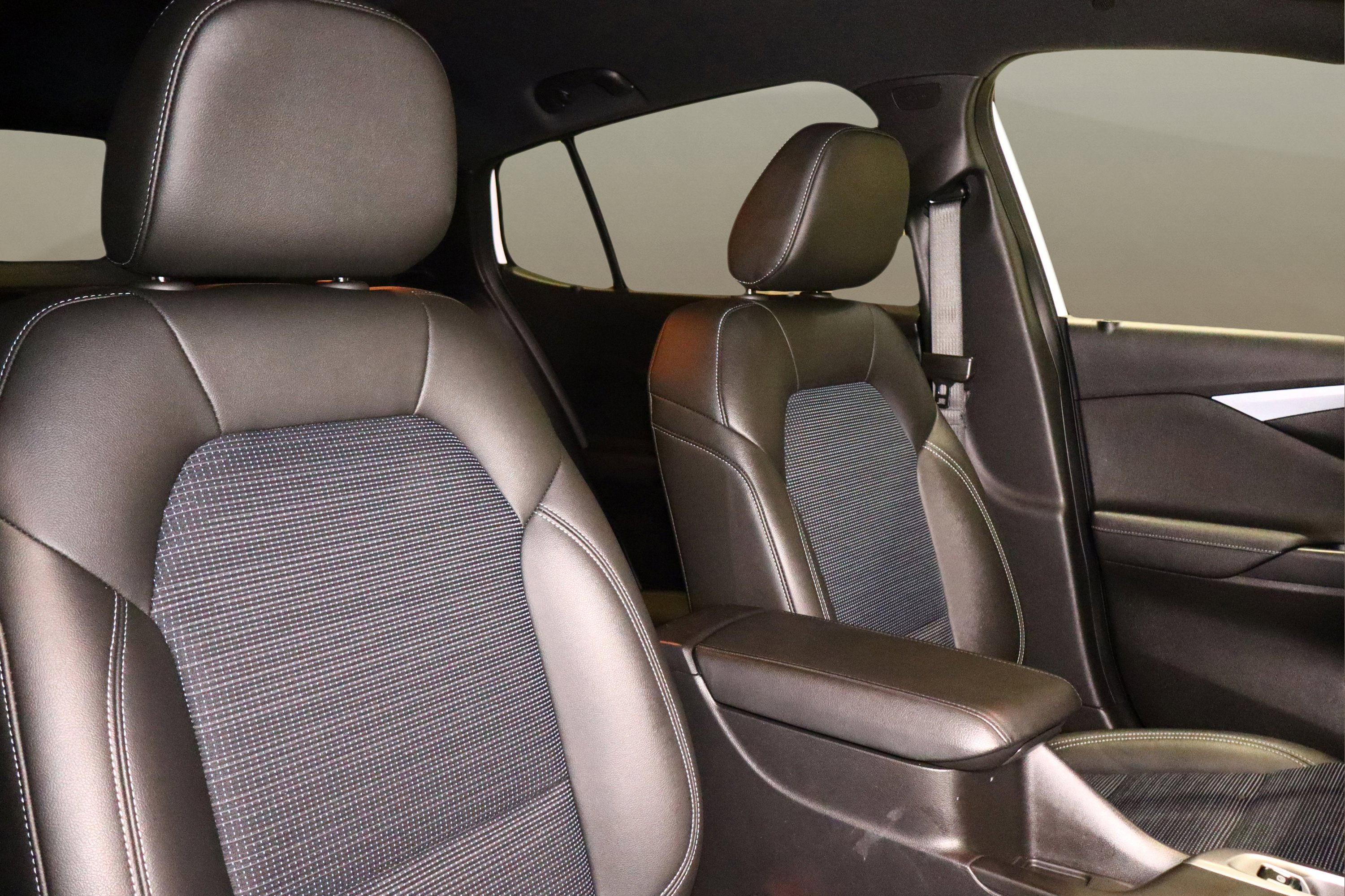 Used 2025 Buick Envista Preferred image 19