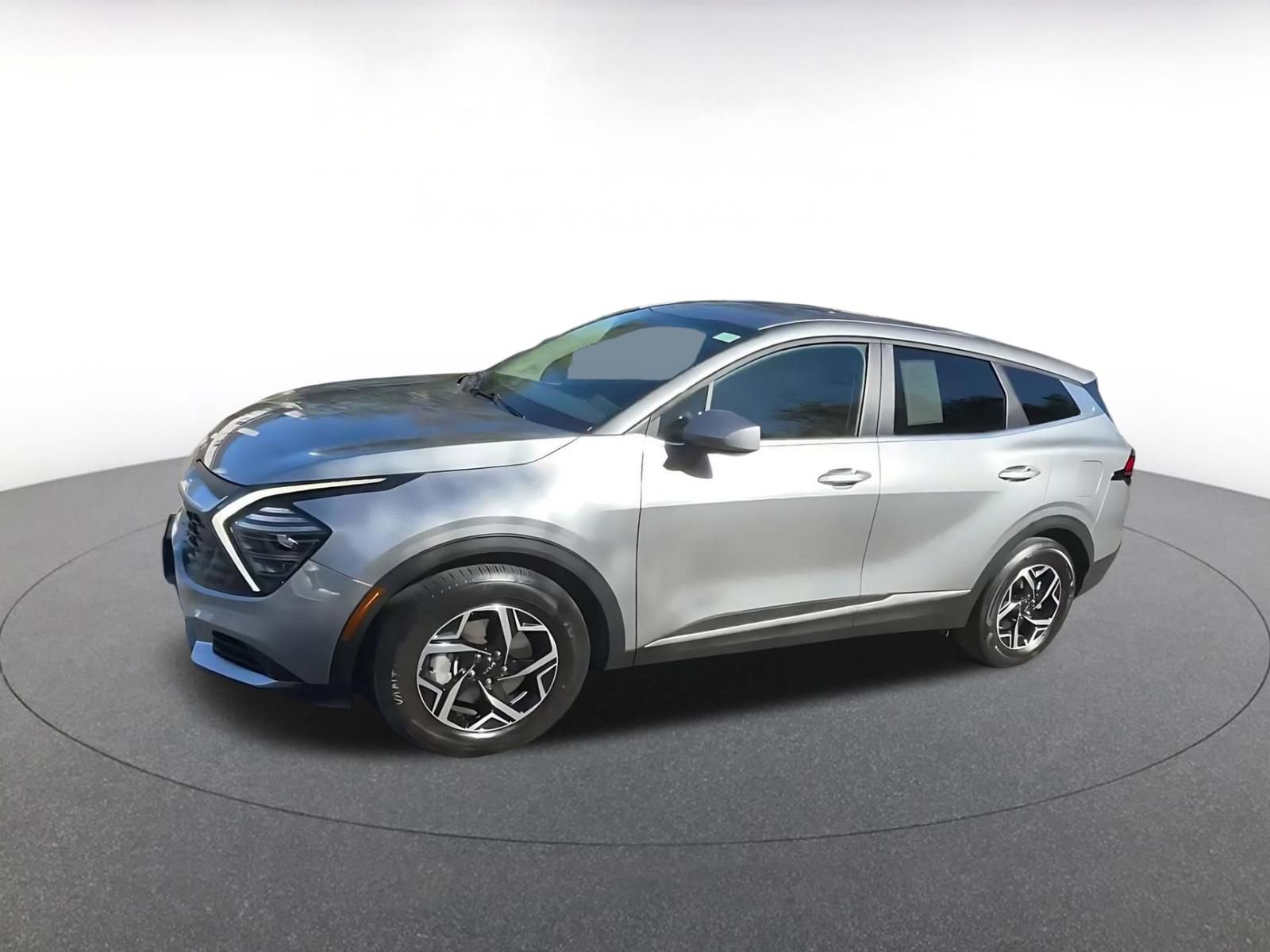 Used 2025 Kia Sportage LX image 8