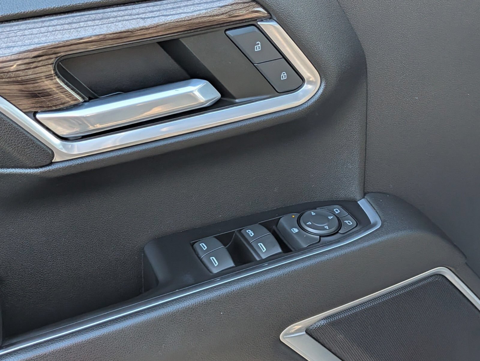 Used 2022 Chevrolet Silverado 1500 LT RWD image 29