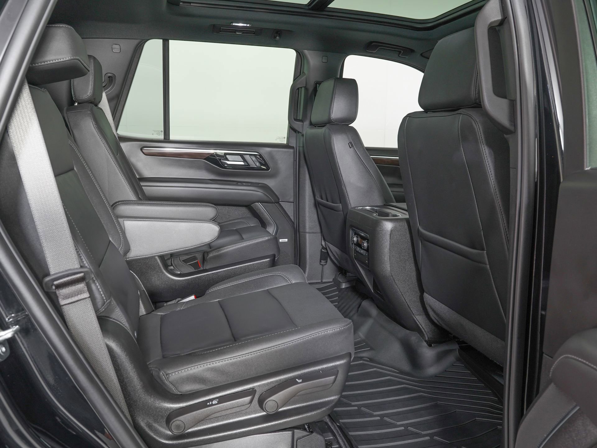 Used 2026 Chevrolet Tahoe Z71 w/ Comfort Package image 11