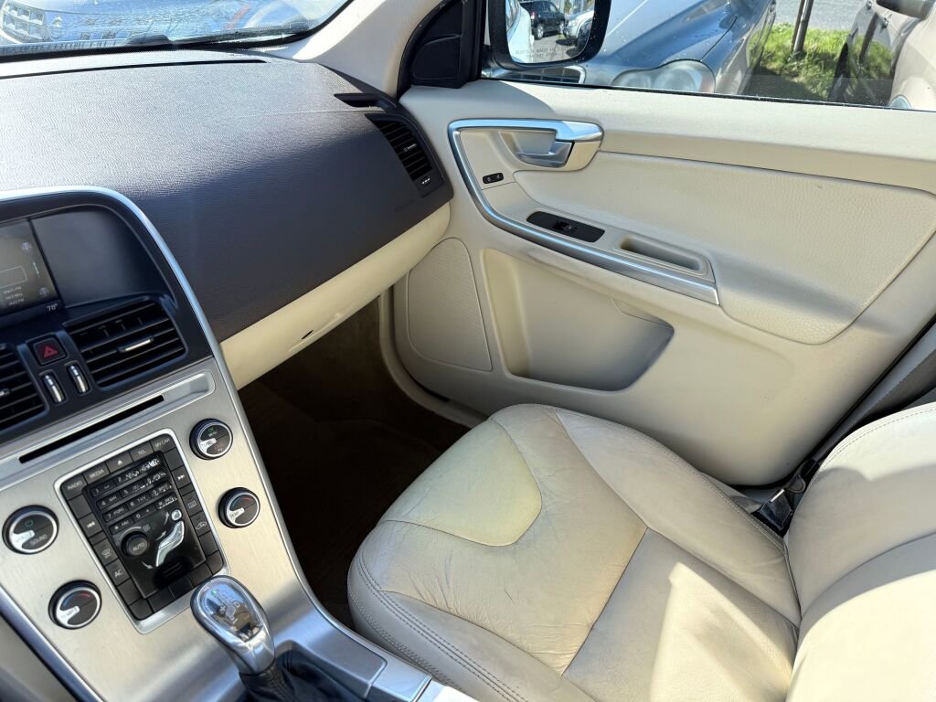 Used 2013 Volvo XC60 T6 AWD/4WD image 16