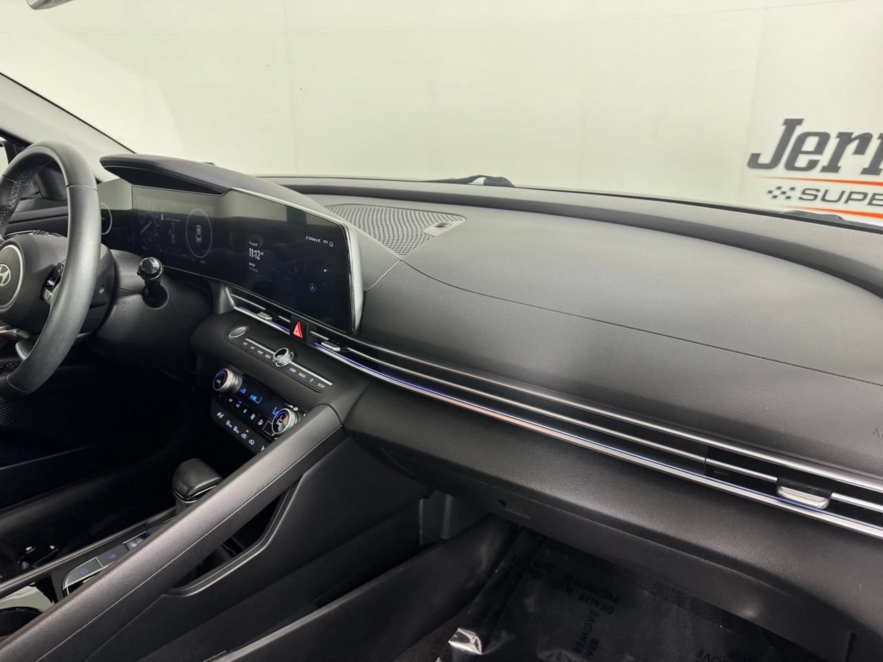 Used 2025 Hyundai Elantra Limited FWD image 35