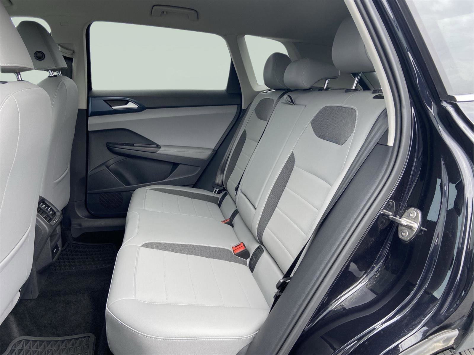 Used 2024 Volkswagen Taos SE image 12