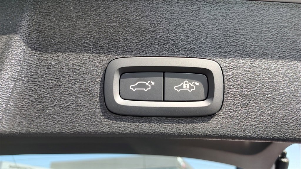 New 2026 Volvo XC40 B5 Ultra w/ Climate Package image 33