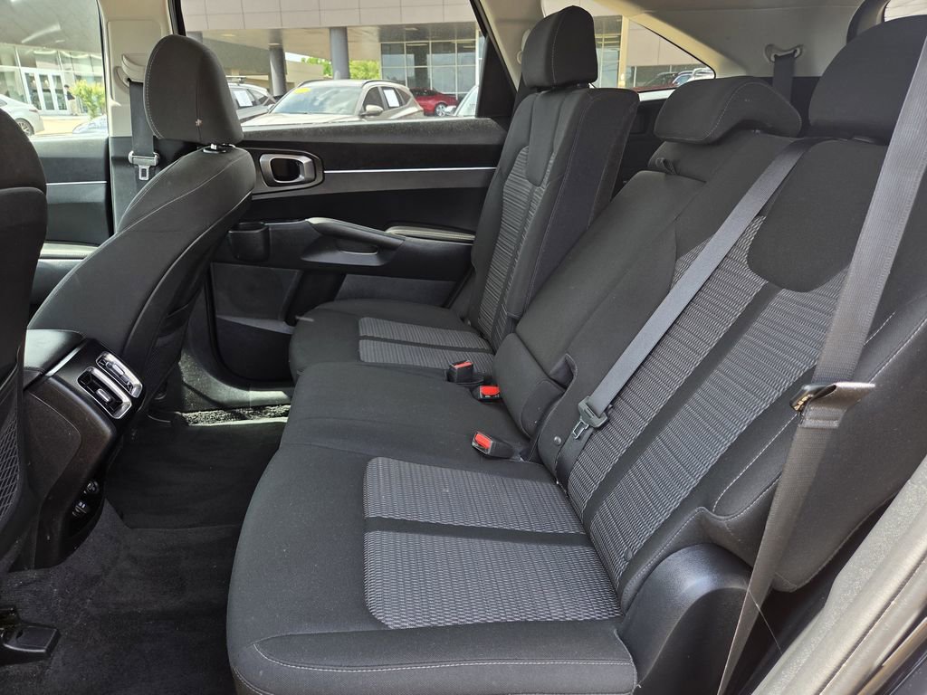 Used 2023 Kia Sorento LX image 19