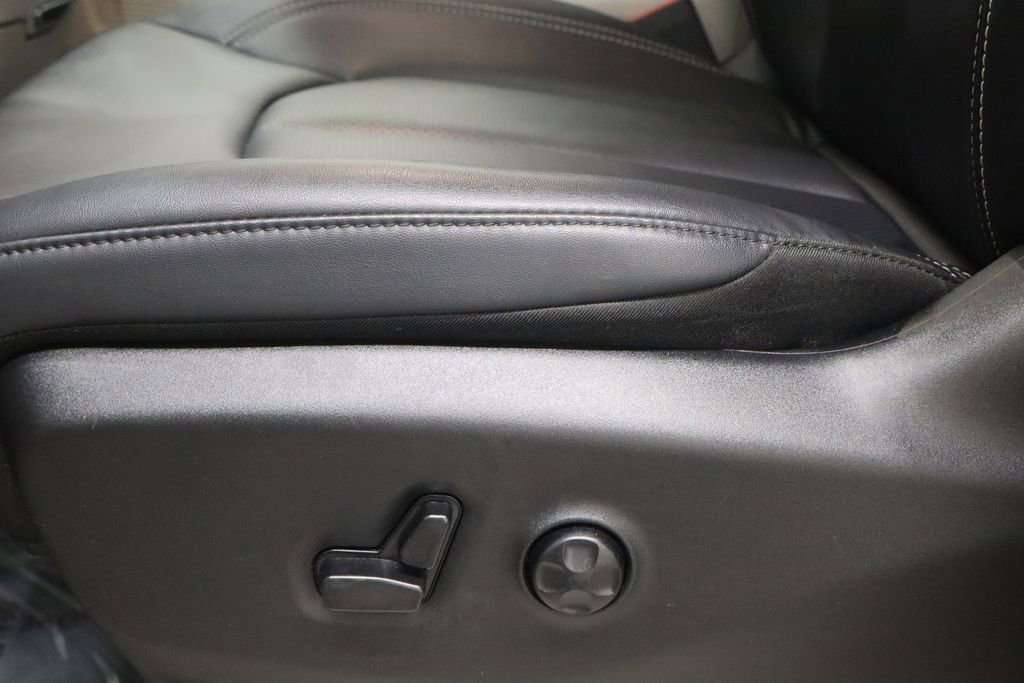 Used 2024 Chrysler Pacifica Touring-L image 19