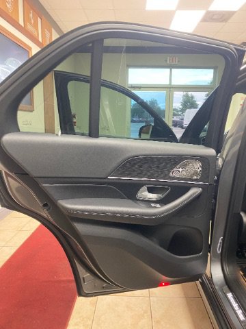Used 2025 Mercedes-Benz GLE 450e 4MATIC w/ Driver Assistance Package image 11