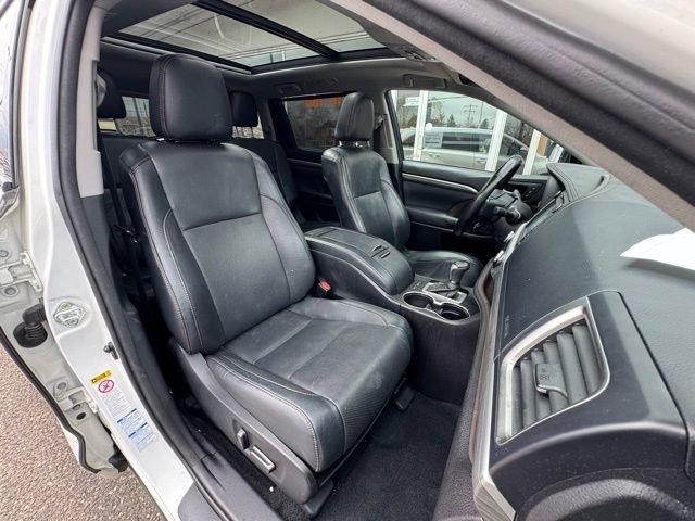 Used 2017 Toyota Highlander Limited Platinum AWD/4WD image 11