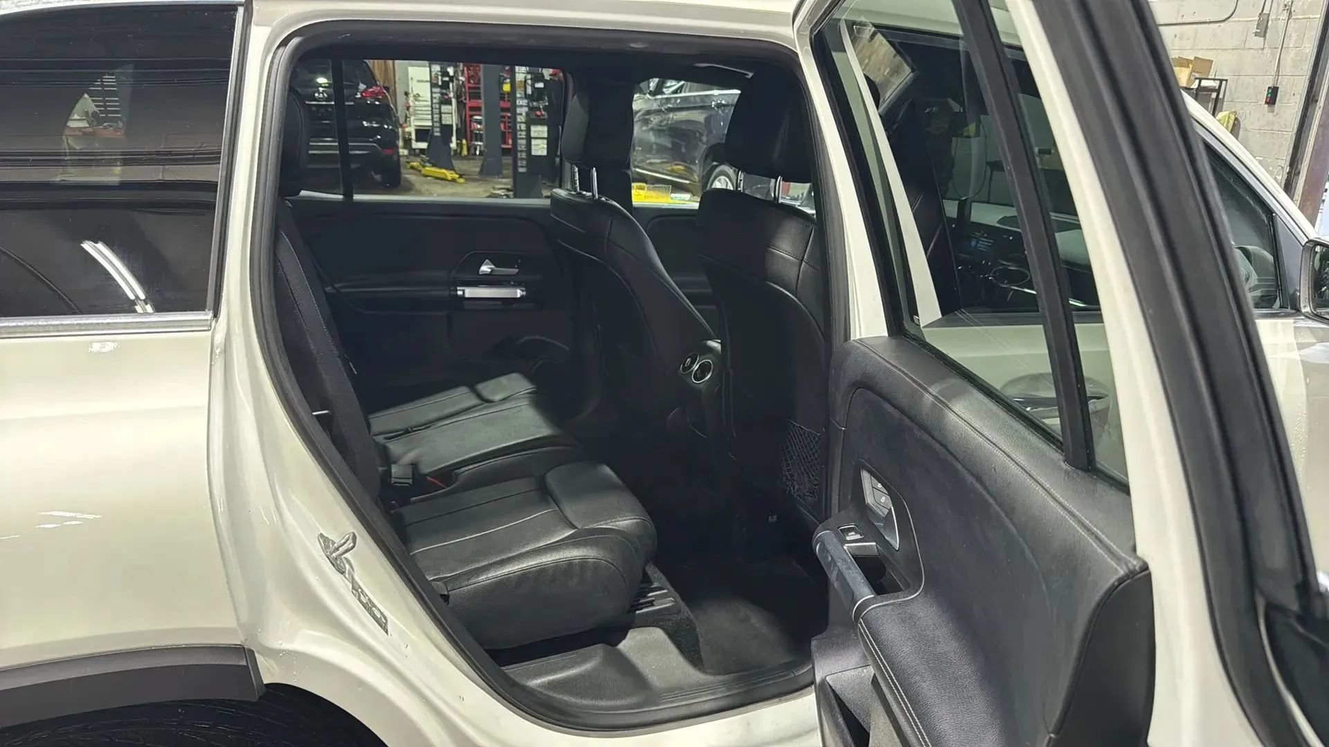 Used 2021 Mercedes-Benz GLB 250 4MATIC image 25