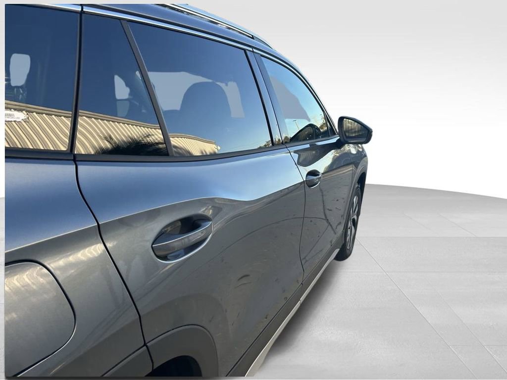 Used 2025 Volkswagen Tiguan S image 34