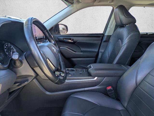 Used 2020 Toyota Highlander XLE image 16