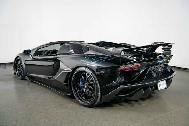 Used 2020 Lamborghini Aventador SVJ AWD/4WD image 6