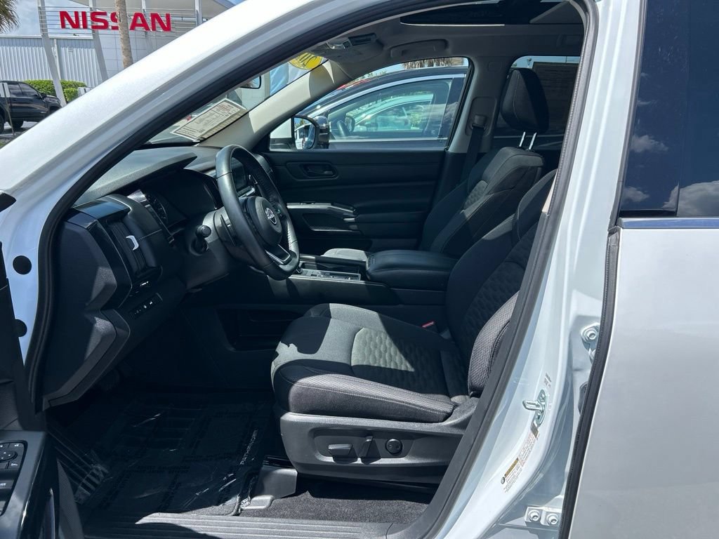 Certified 2025 Nissan Pathfinder SV w/ SV Premium Package FWD image 17