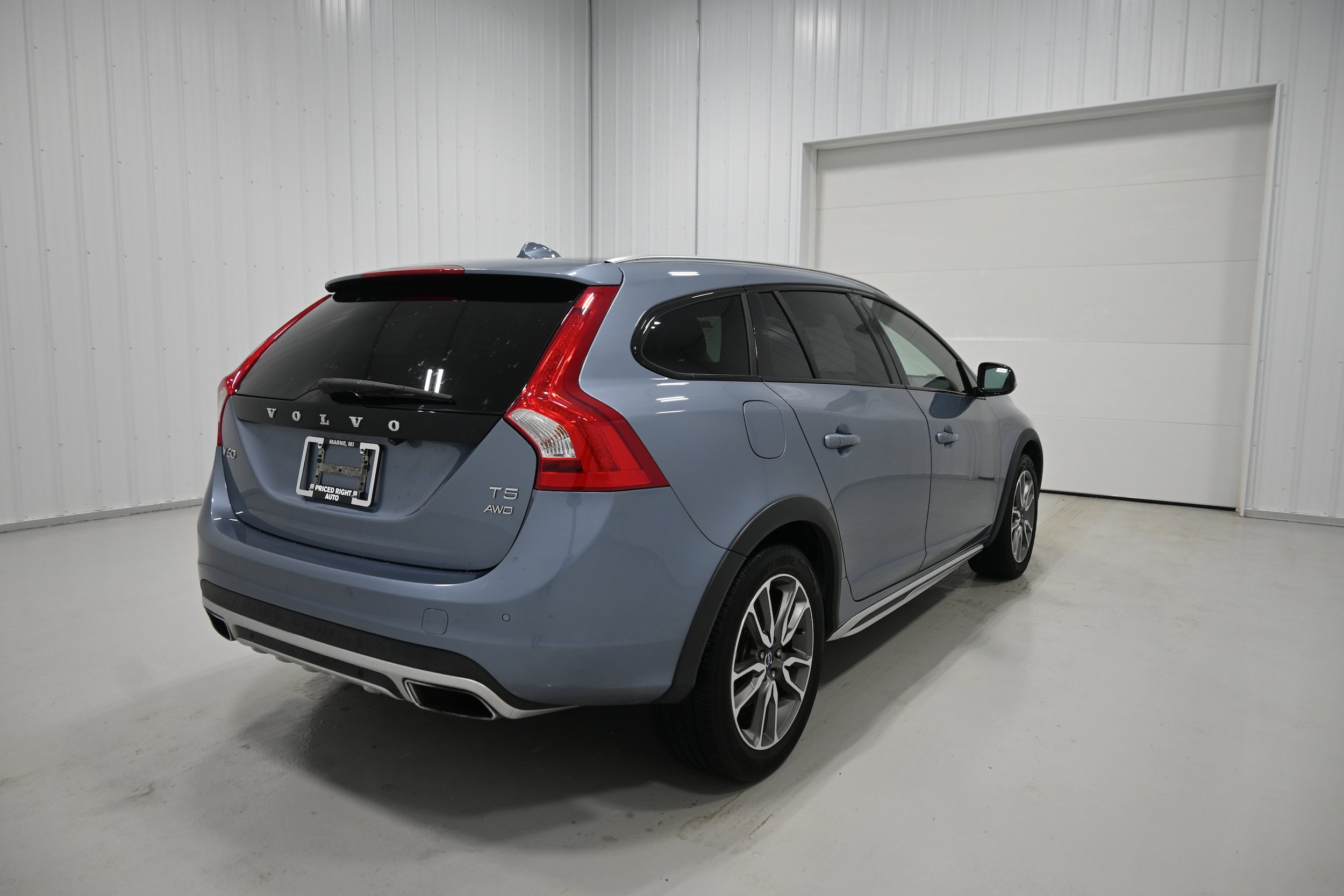 Used 2017 Volvo V60 T5 Cross Country w/ Climate Package AWD/4WD image 33