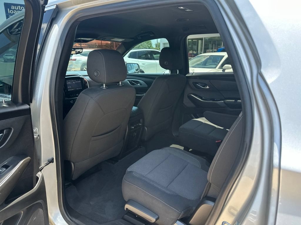 Used 2022 Chevrolet Traverse LT FWD image 13