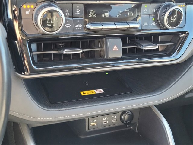 Used 2023 Toyota Highlander XLE image 22