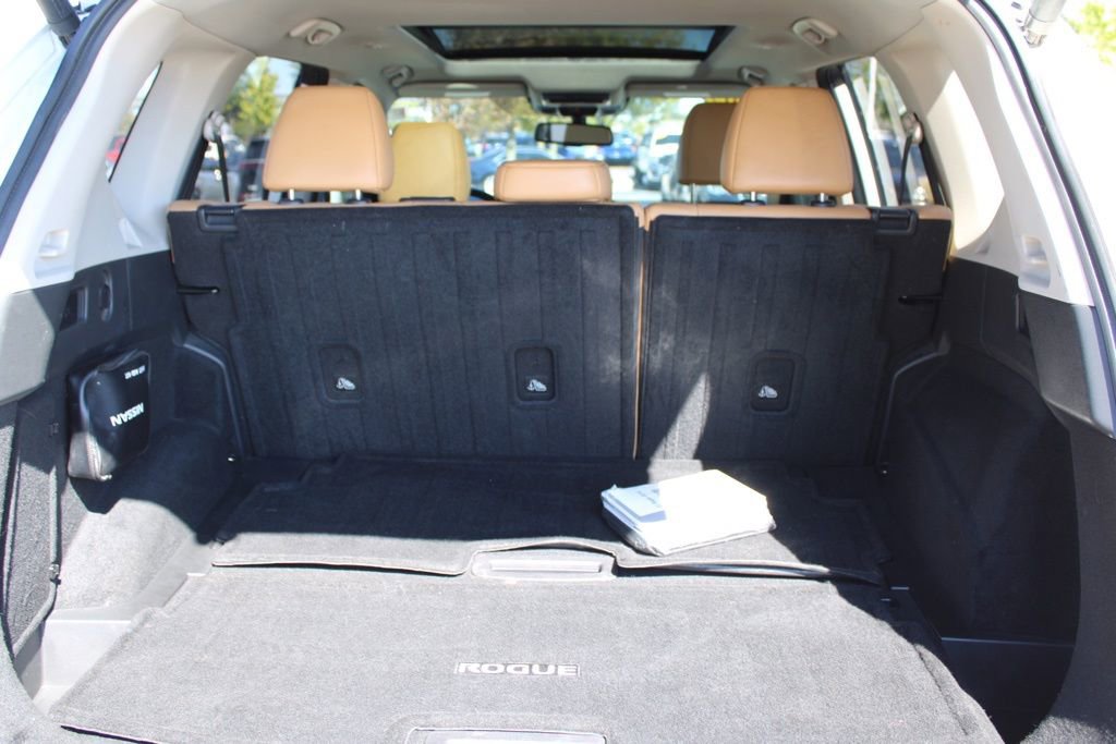 Used 2021 Nissan Rogue Platinum image 11