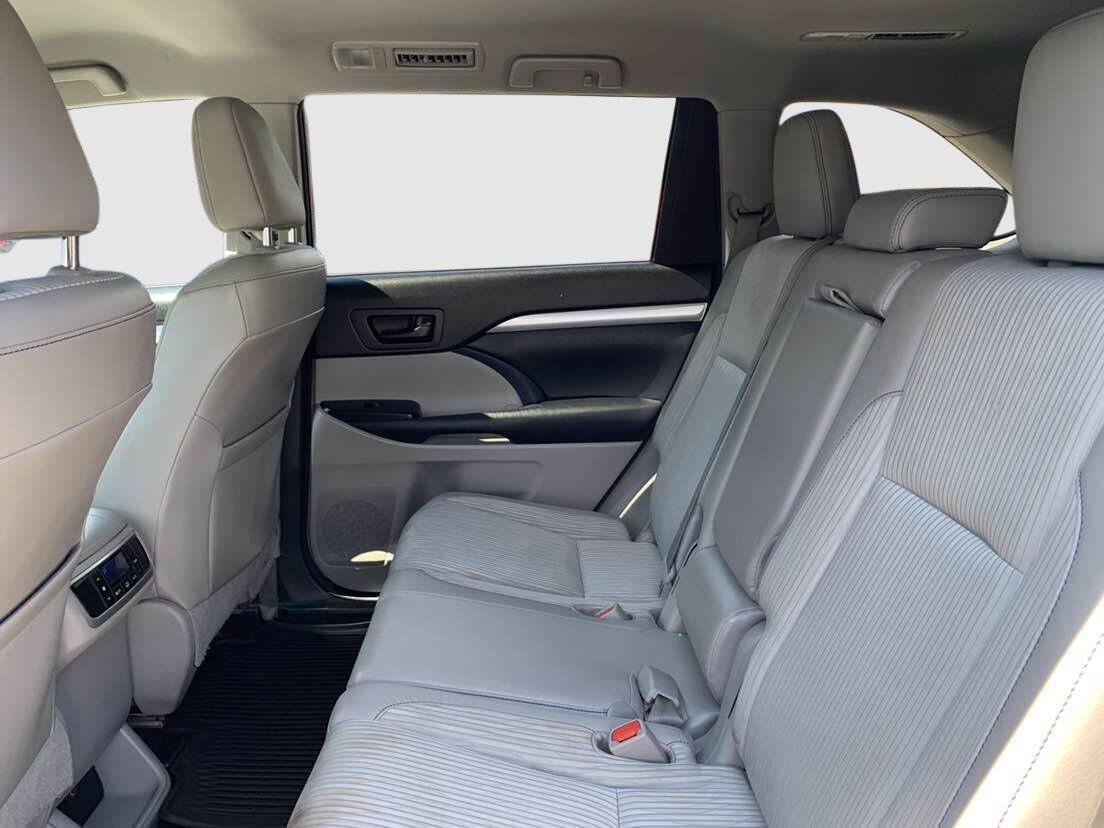 Used 2015 Toyota Highlander Plus AWD/4WD image 35