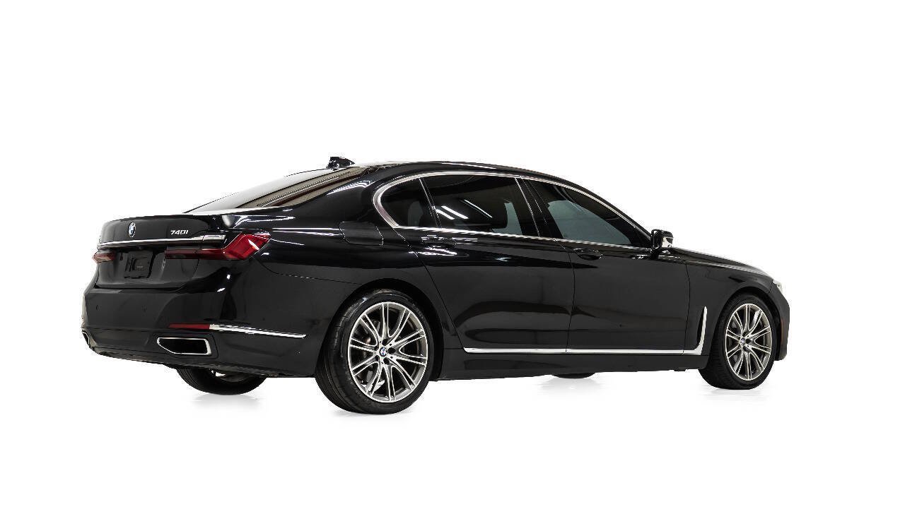 Used 2021 BMW 740i w/ Premium Package RWD image 3