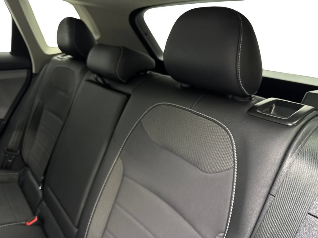 Used 2022 Volkswagen Taos SE w/ Panoramic Sunroof Package AWD/4WD image 34
