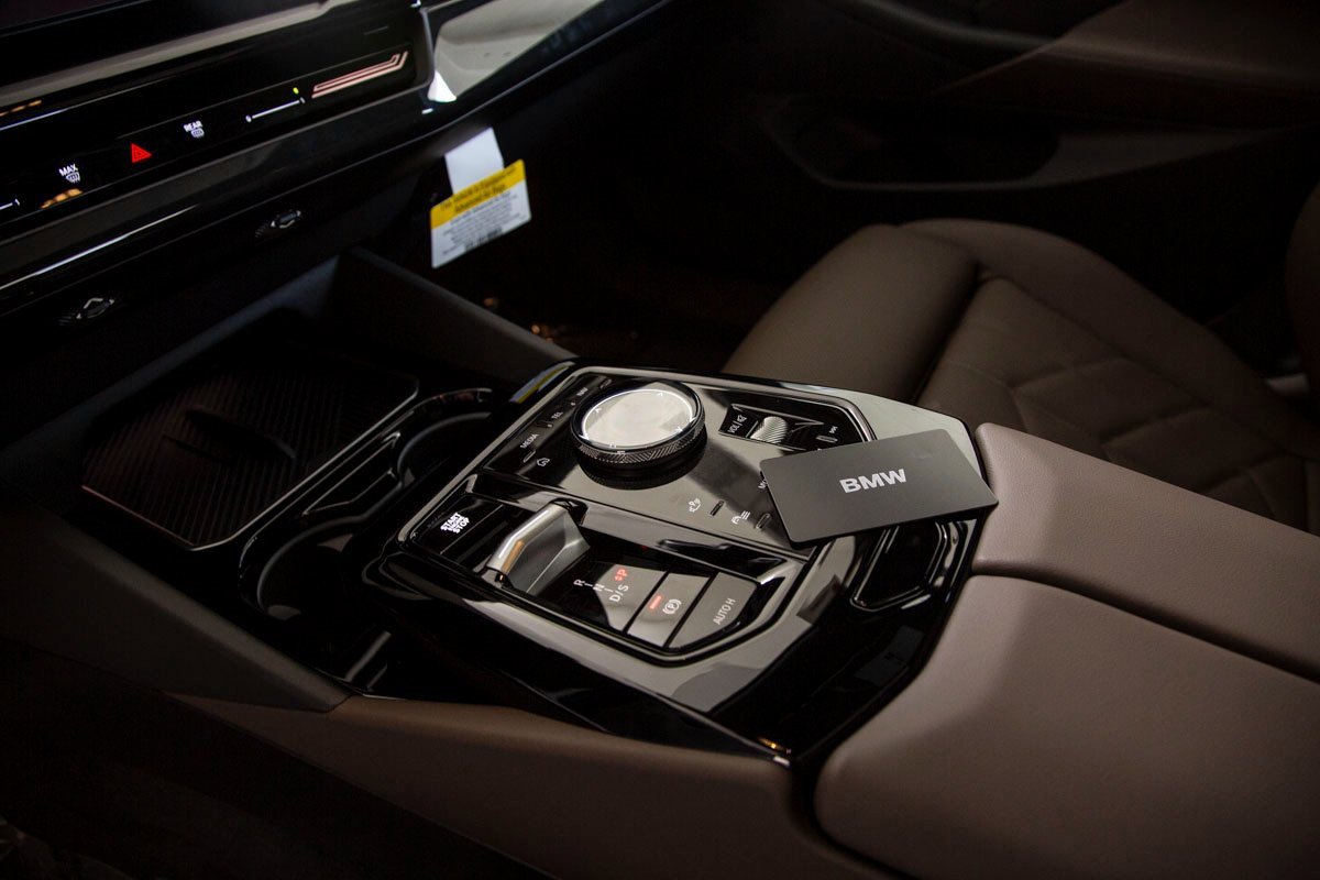 Used 2025 BMW 530i xDrive 530i xDrive w/ Premium Package image 19