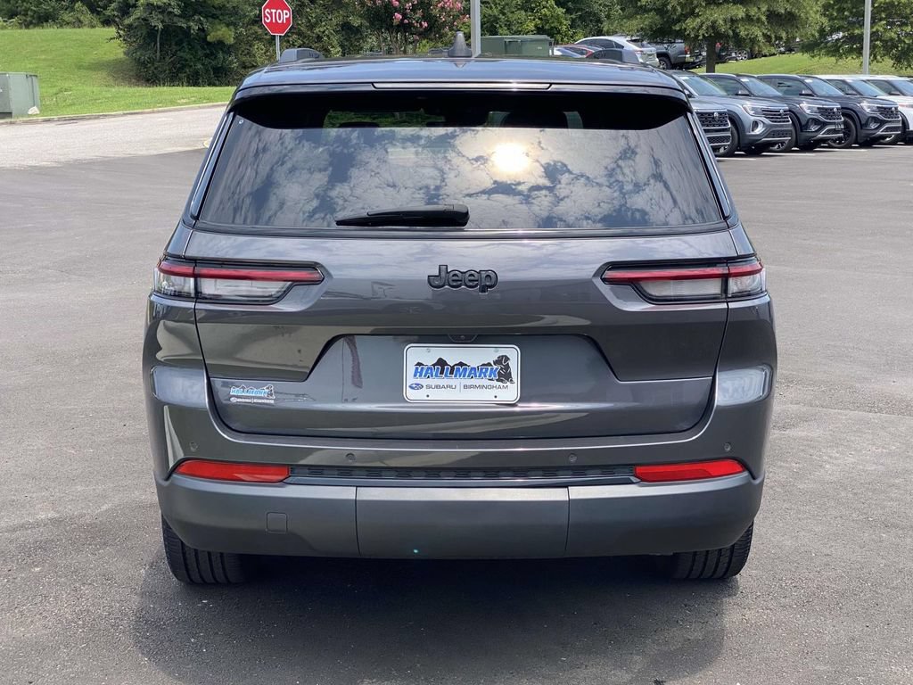 Used 2025 Jeep Grand Cherokee L Altitude RWD image 3
