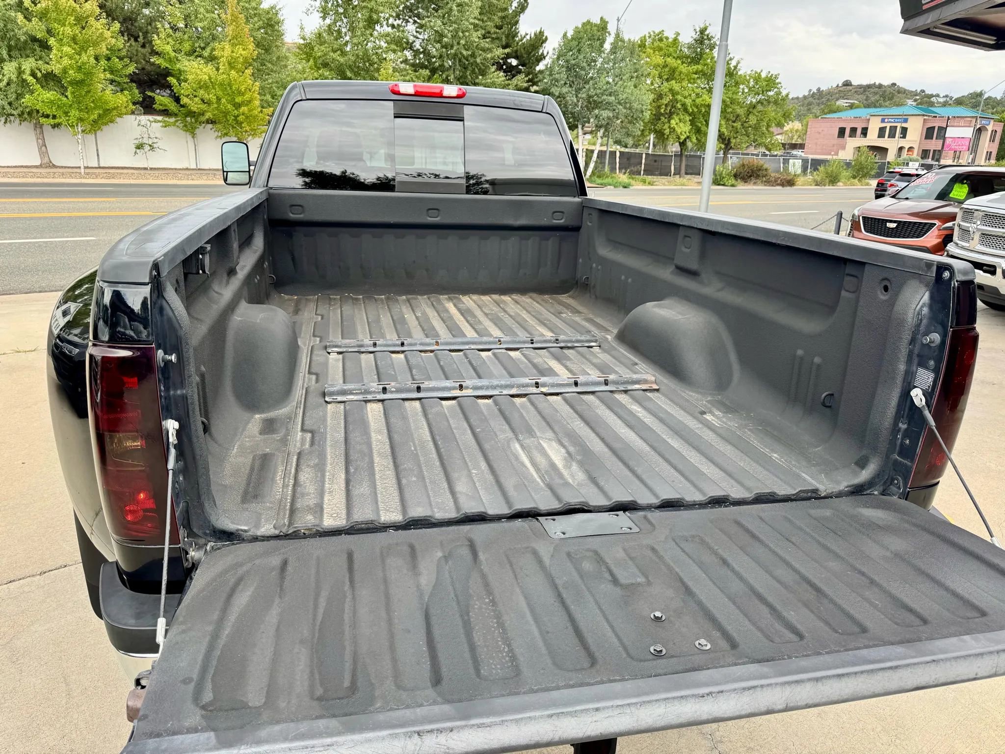 Used 2012 GMC Sierra 3500 SLT w/ SLT Convenience Package image 7