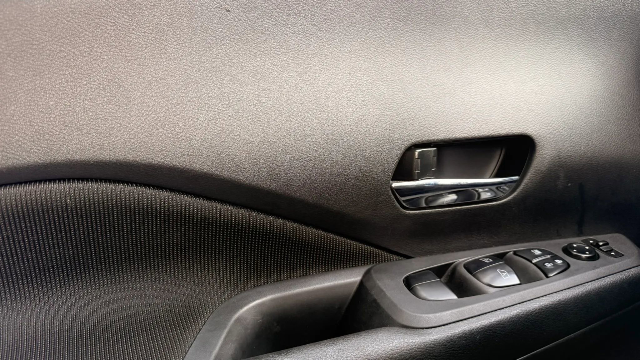 Used 2024 Nissan Kicks SV FWD image 24