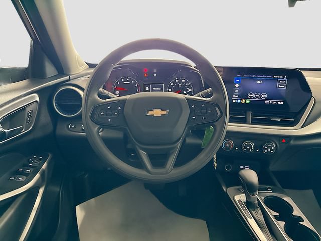 Used 2024 Chevrolet Trax LS w/ LS Convenience Package FWD image 22