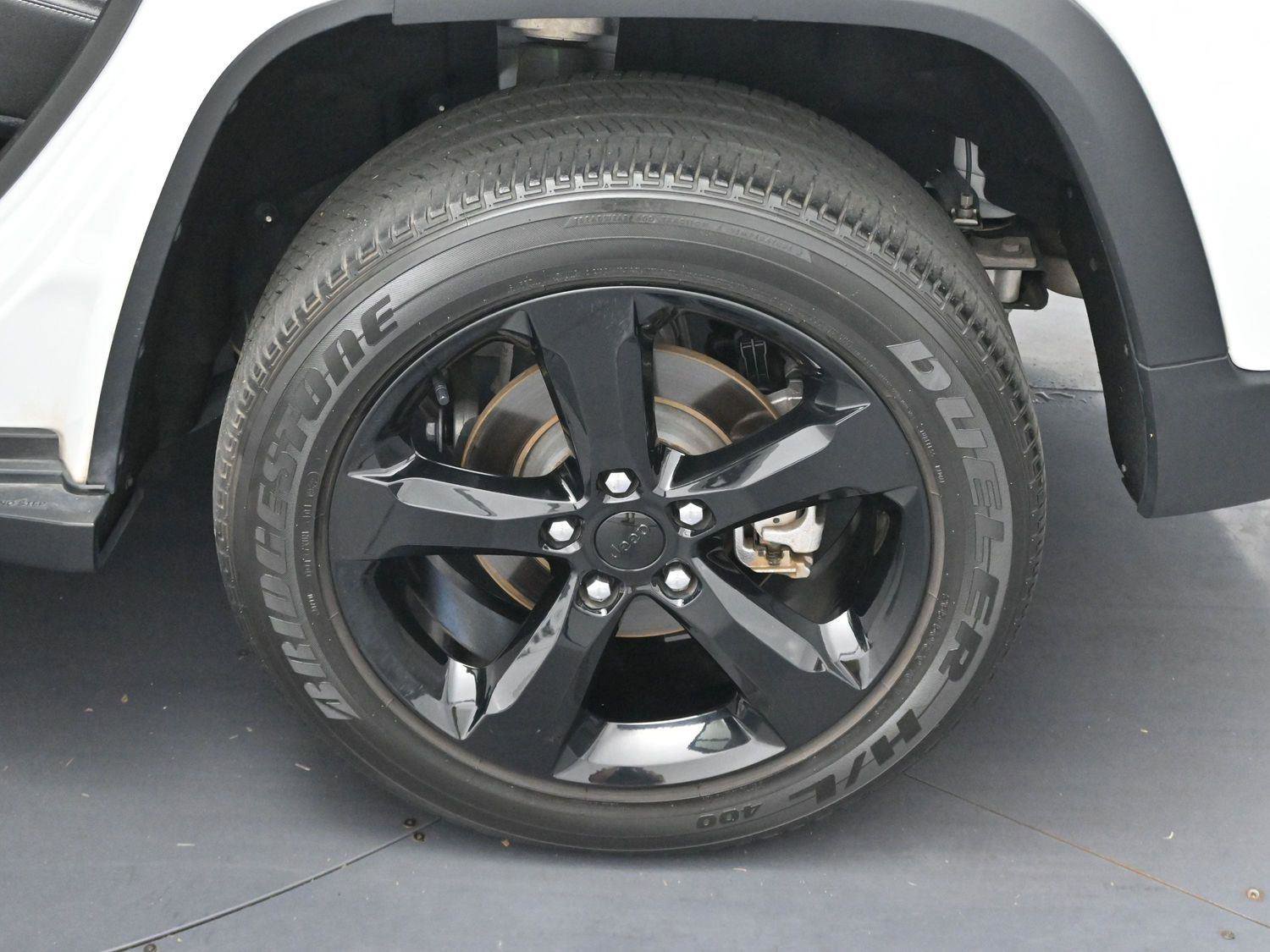Used 2023 Jeep Grand Cherokee Altitude AWD/4WD image 28