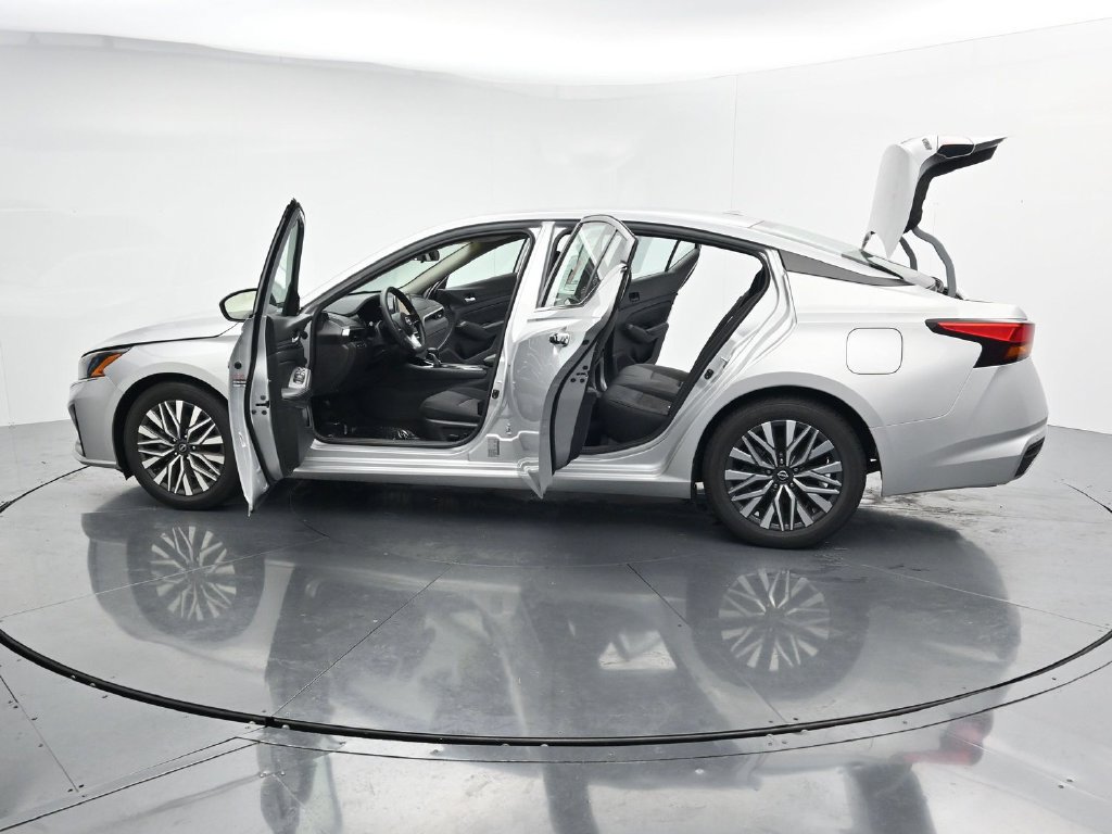 Used 2024 Nissan Altima 2.5 SV FWD image 28