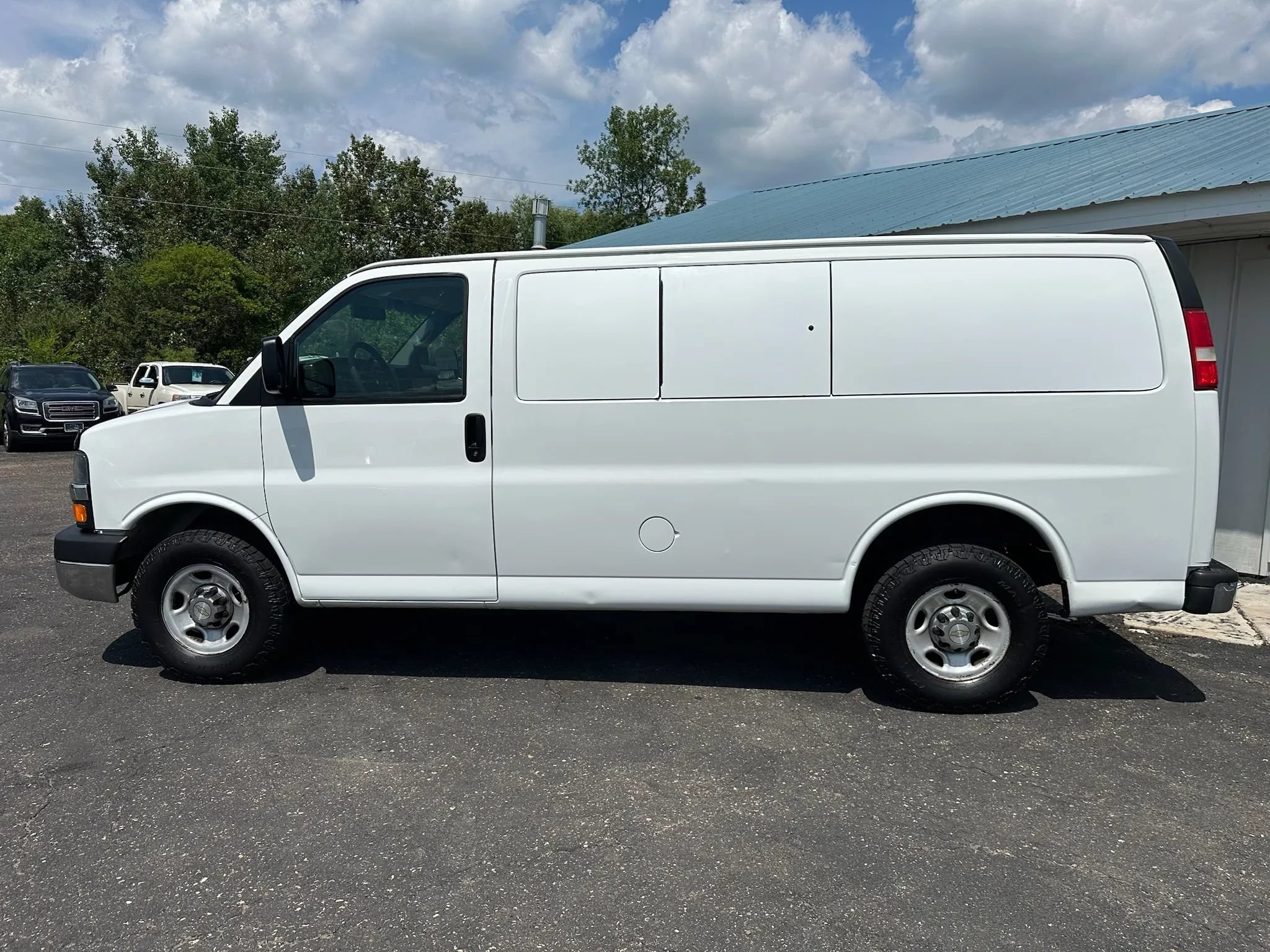 Used 2015 Chevrolet Express 2500 LT w/ LT Preferred Equipment Group RWD image 12