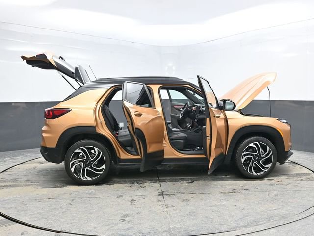 Used 2024 Chevrolet TrailBlazer RS w/ Driver Confidence Package image 32