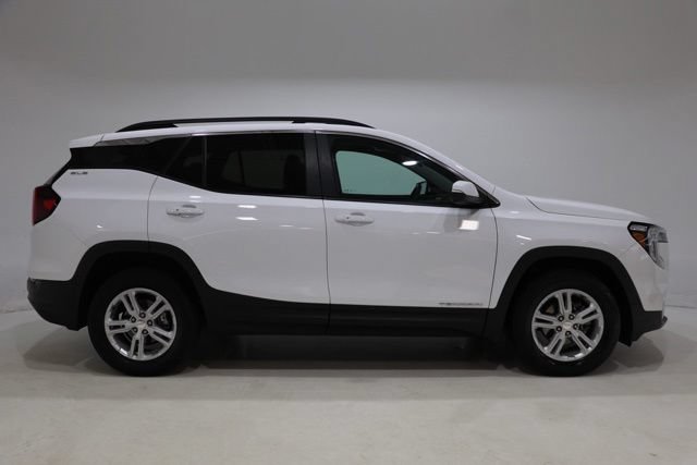 Used 2024 GMC Terrain SLE w/ Driver Convenience Package AWD/4WD image 9
