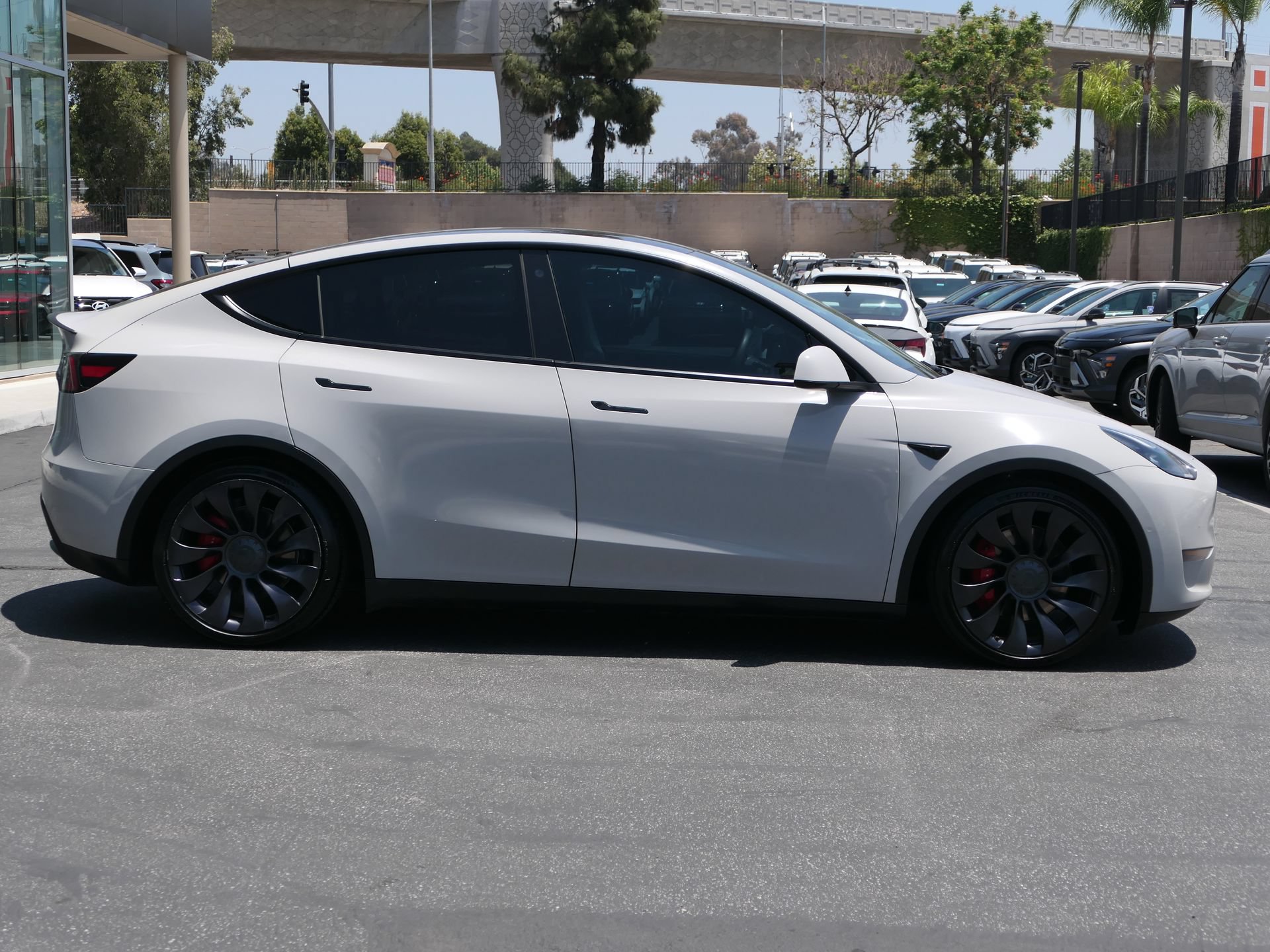 Used 2021 Tesla Model Y Performance AWD/4WD image 2