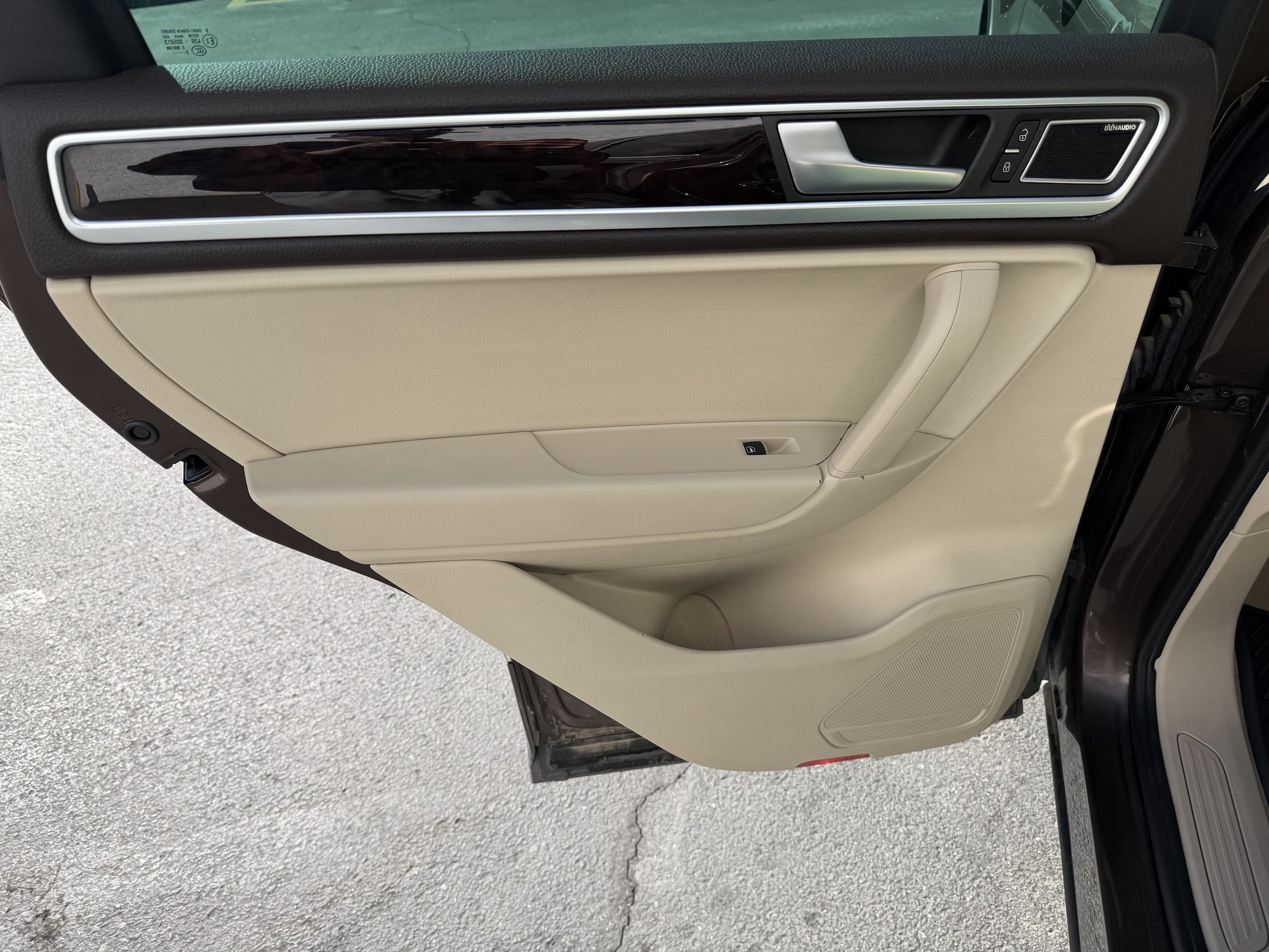 Used 2013 Volkswagen Touareg TDI AWD/4WD image 24