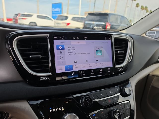 Used 2023 Chrysler Pacifica Touring-L FWD image 24