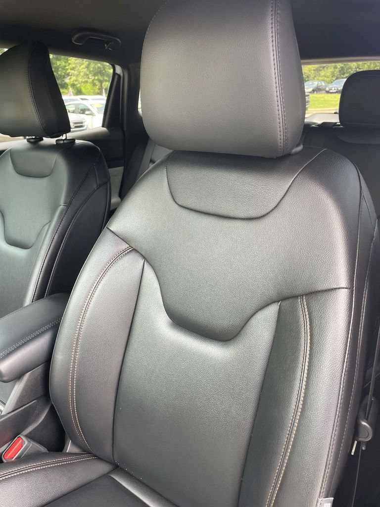 Used 2024 Jeep Compass Latitude AWD/4WD image 19