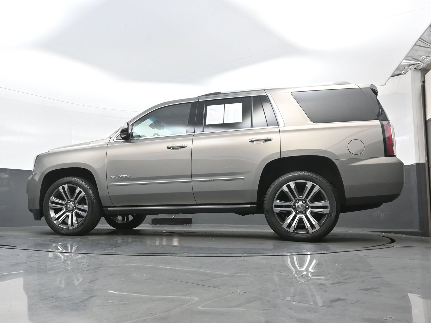 Used 2019 GMC Yukon Denali w/ Denali Ultimate Package AWD/4WD image 30