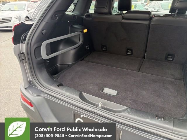 Used 2018 Jeep Cherokee Latitude Plus w/ Cold Weather Group image 30