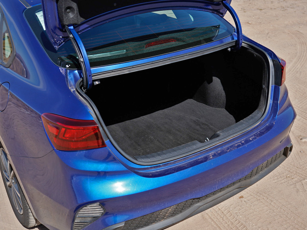 Used 2024 Kia Forte LXS w/ LXS Technology Package image 12