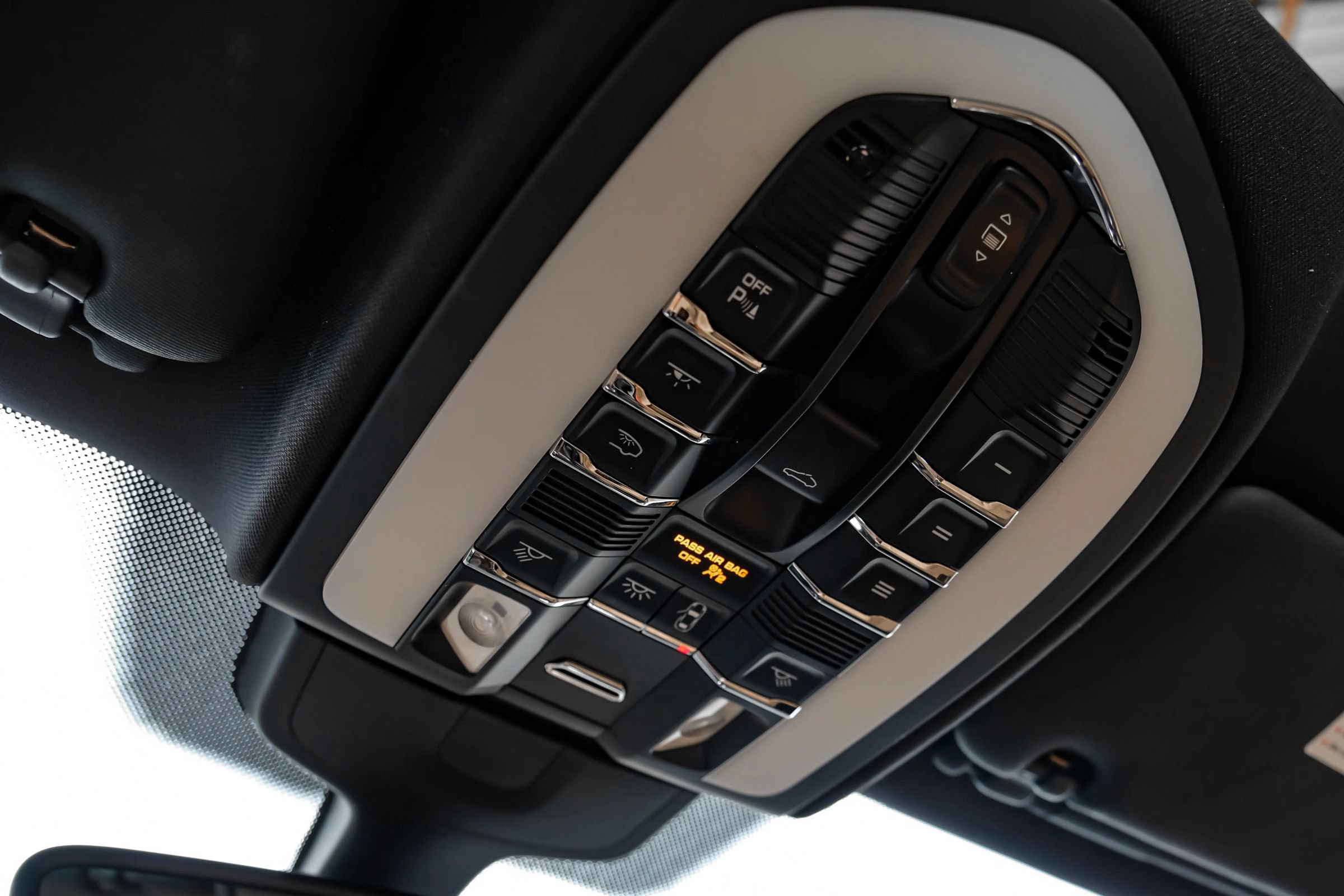Used 2017 Porsche Cayenne S AWD/4WD image 39