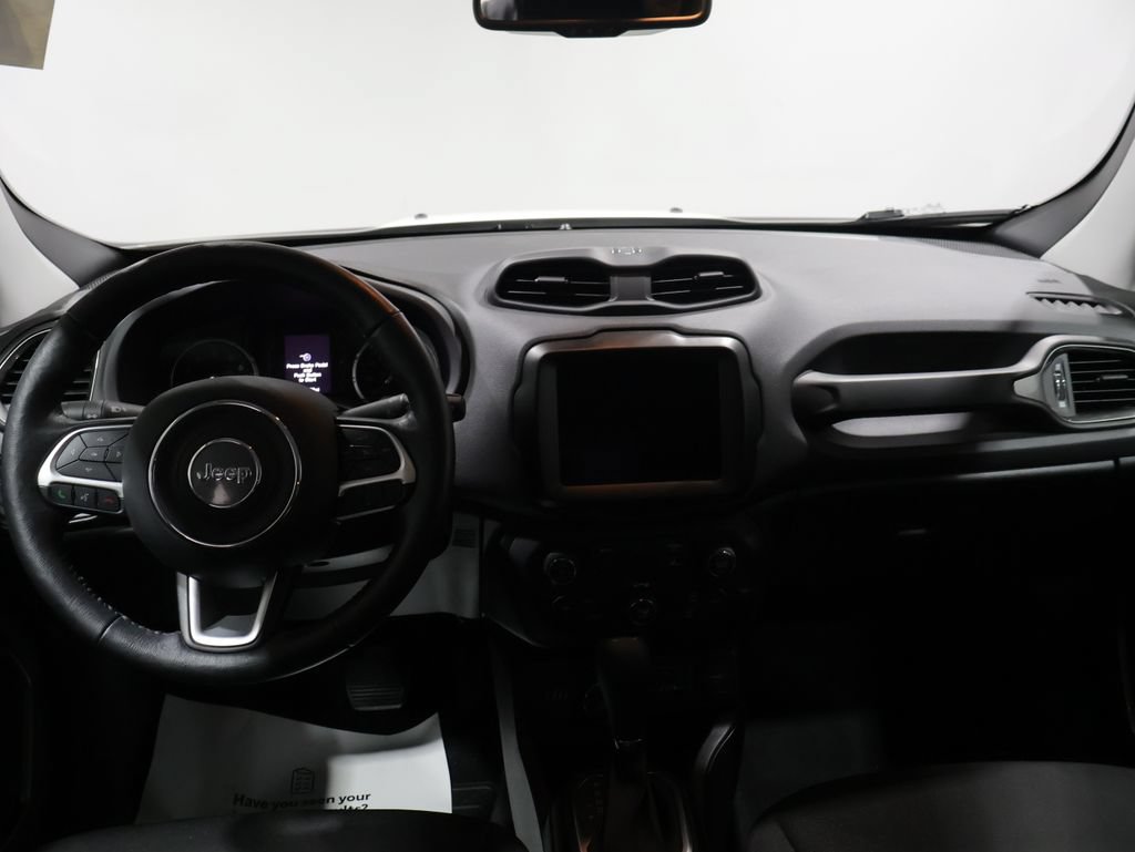 Certified 2023 Jeep Renegade Latitude w/ Premium Group AWD/4WD image 18