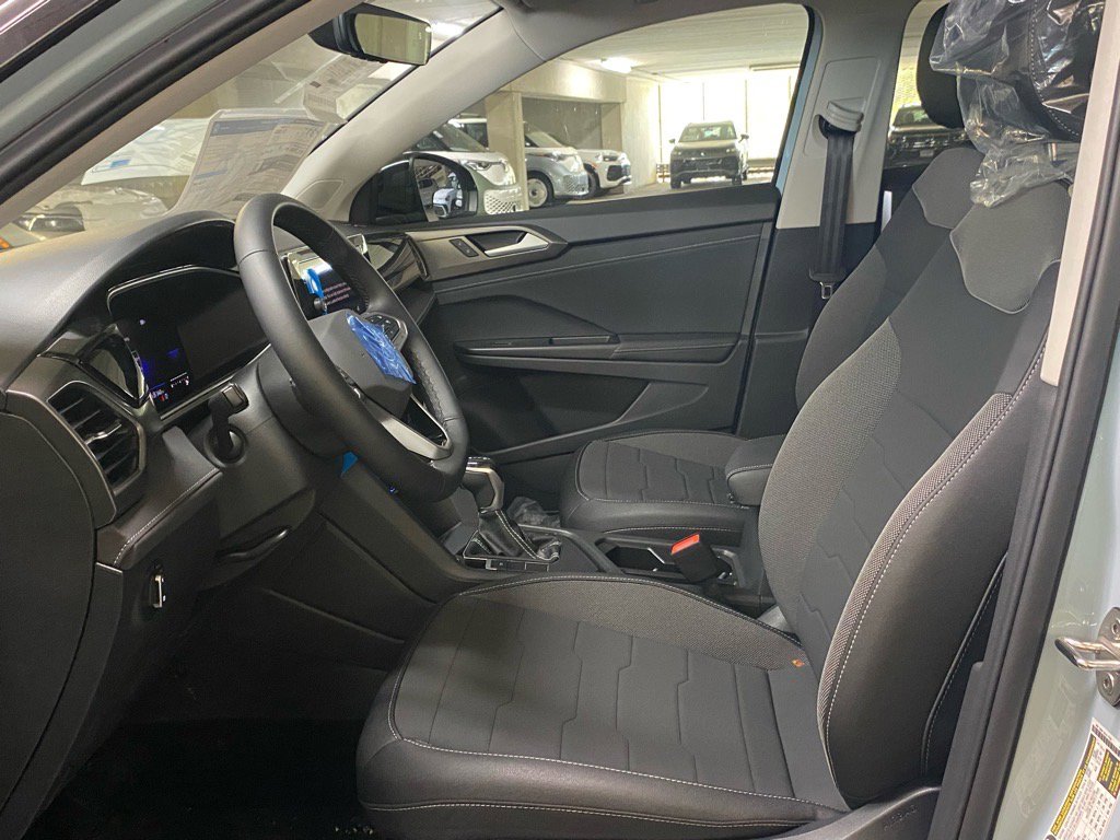 New 2025 Volkswagen Taos SE image 9