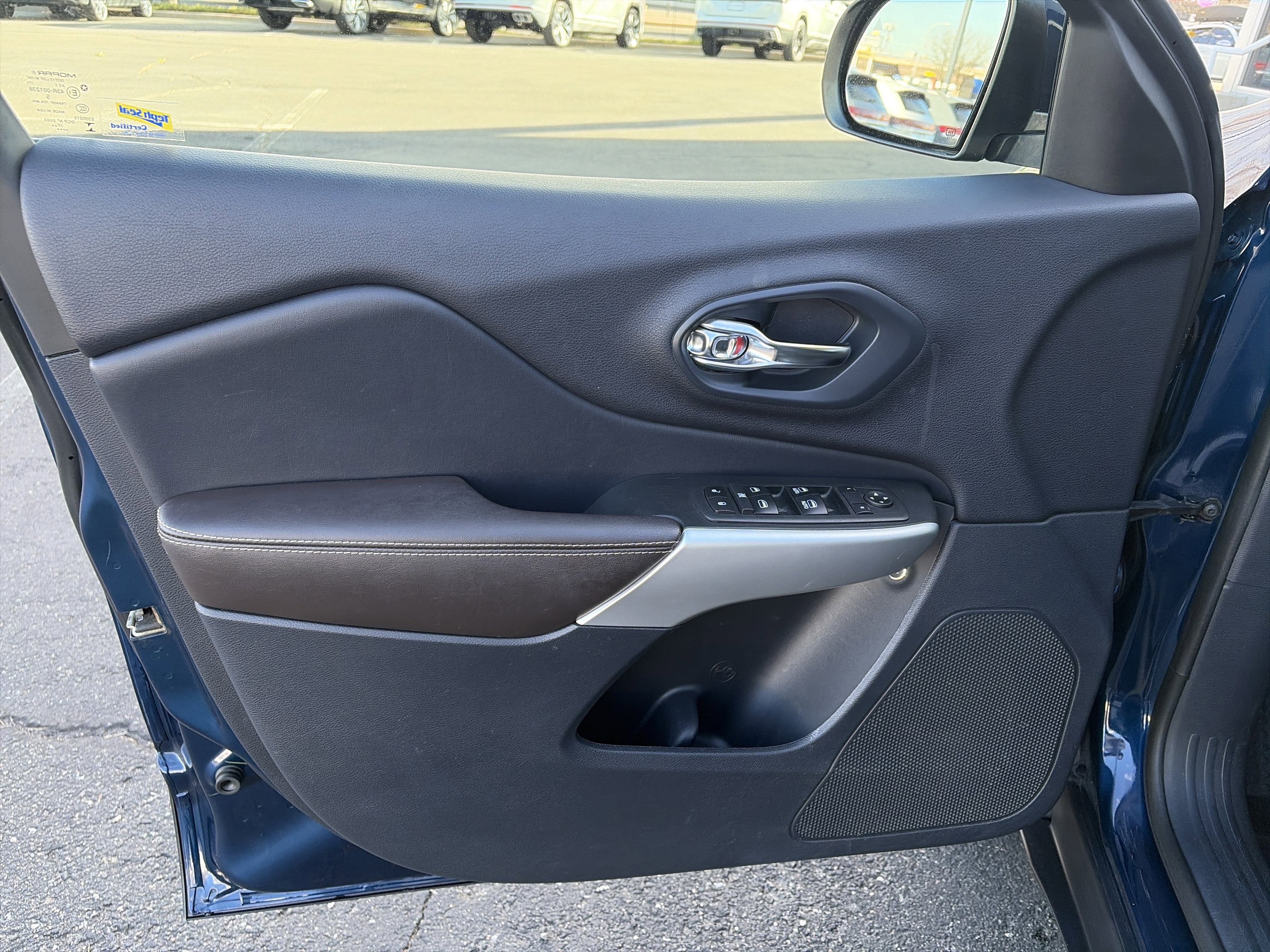 Used 2018 Jeep Cherokee Limited image 15