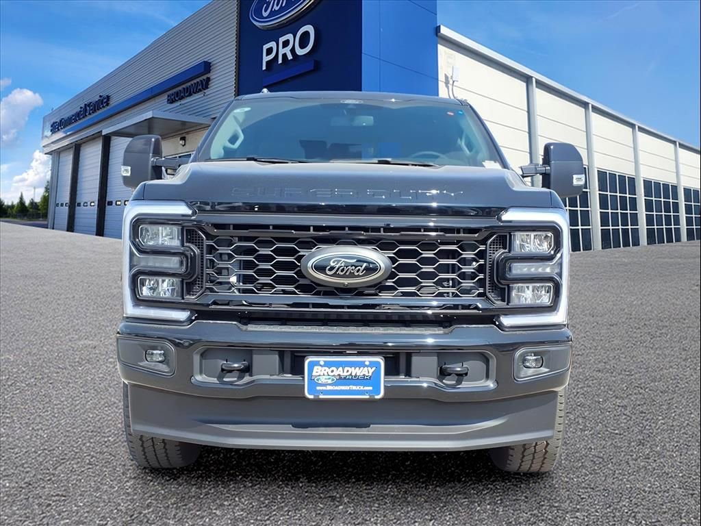 New 2026 Ford F250 Lariat w/ Black Appearance Package image 32