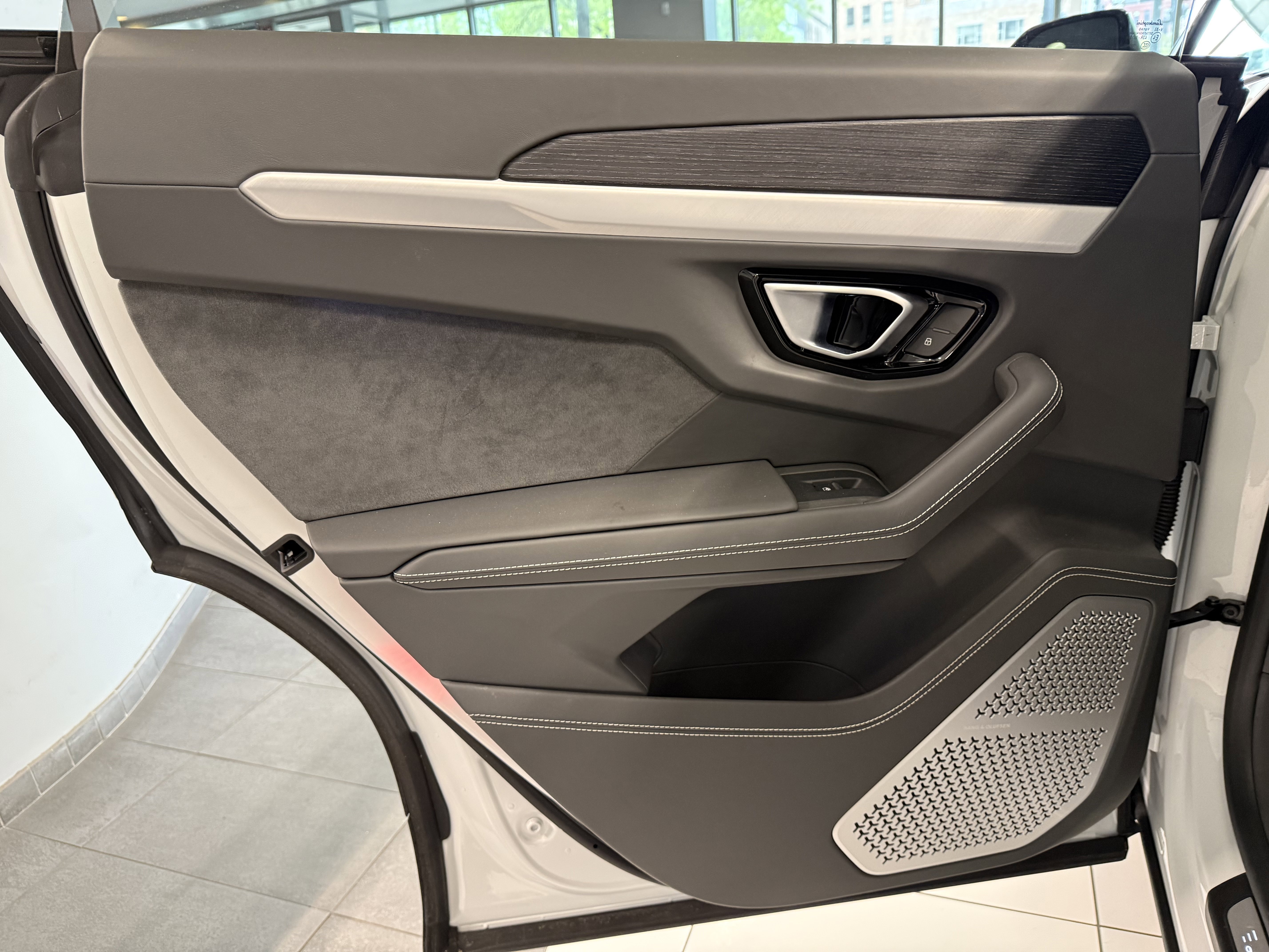 Used 2020 Lamborghini Urus AWD/4WD image 19