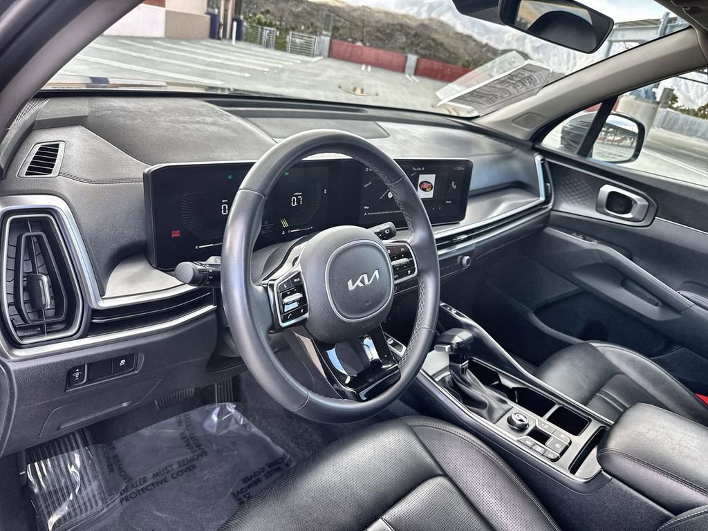 Used 2024 Kia Sorento S image 2