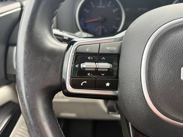 Used 2023 Kia Carnival LX FWD image 14